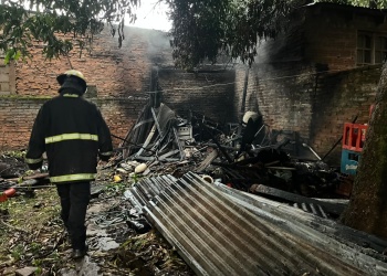 Bomberos sofocaron un incendio en un depósito de Posadas
