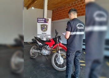 Fue a verificar una moto y descubrieron que tenía pedido de secuestro