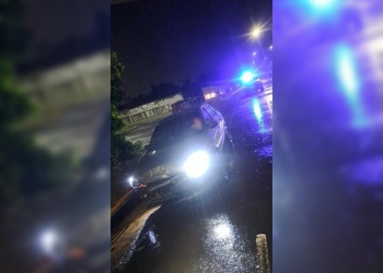 Dos vehículos chocaron en Posadas: uno volcó y hubo un herido