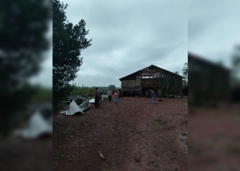 Un fuerte temporal con granizo y ráfagas de viento provocó destrozos en Comandante Andresito