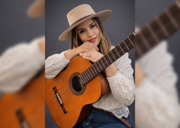 Giannela Niwoyda, la joven voz del chamamé