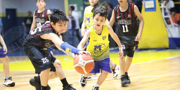 FUTURO ASEGURADO. Más de una docena de clubes de toda la región dijeron presente ayer en la esperada jornada.