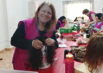 “Mechones de Vida” cumplió cuatro años y ya entregó 500 pelucas a pacientes oncológicos