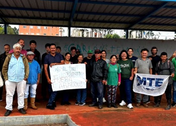 Familias de Puerto Argentino volvieron a reclamar la regularización de sus tierras