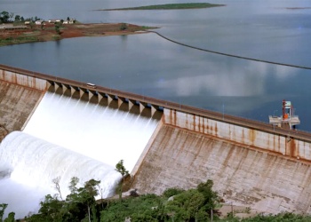 Ante la previsión de más lluvias, Urugua-í abrió su descargador de fondo por primera vez desde 2023